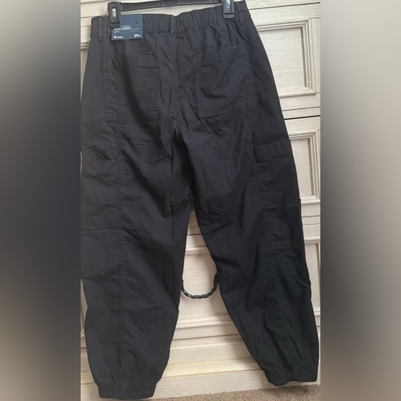 American Eagle Snappy Stretch High-Waisted Baggy Cargo Jogger 8 Short - Picture 4 of 8